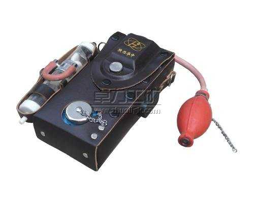 ��������y����